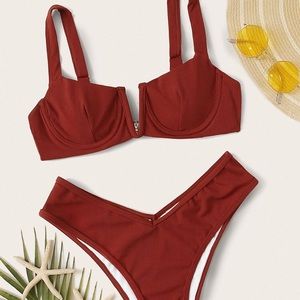 BRAND NEW v-neck cheeky bikini